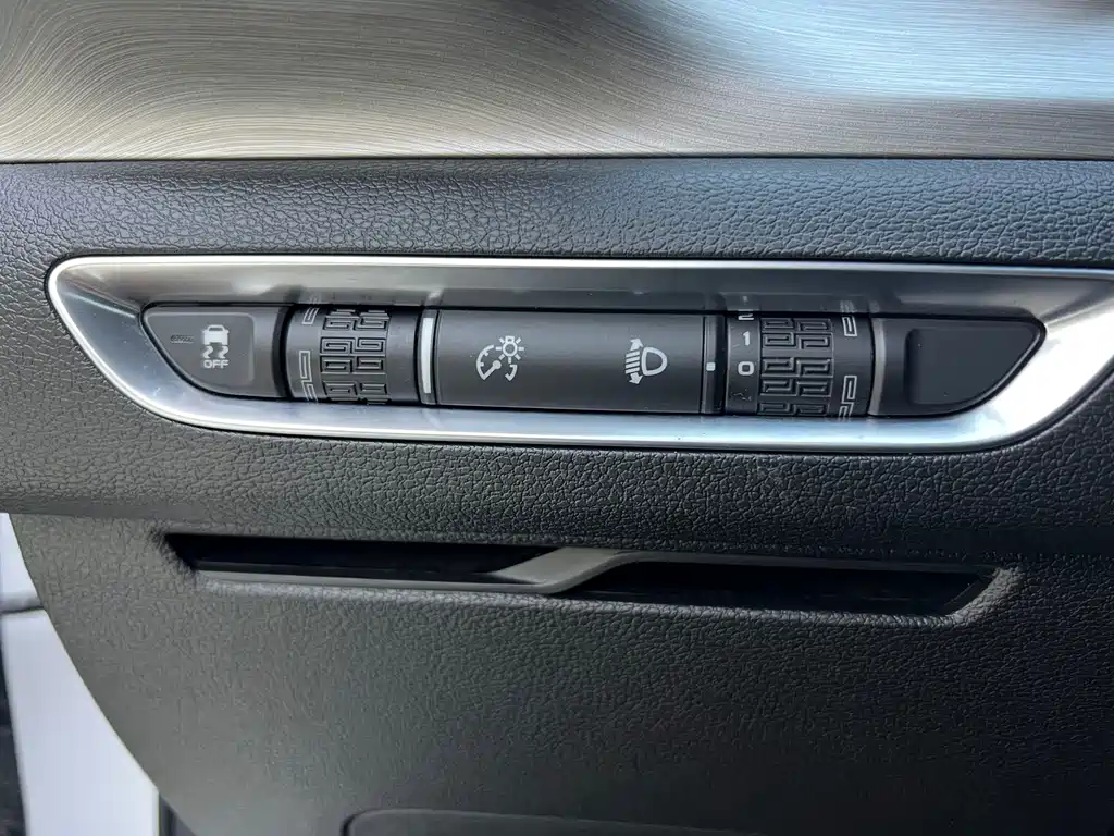 Geely Binyue — миниатюра 9