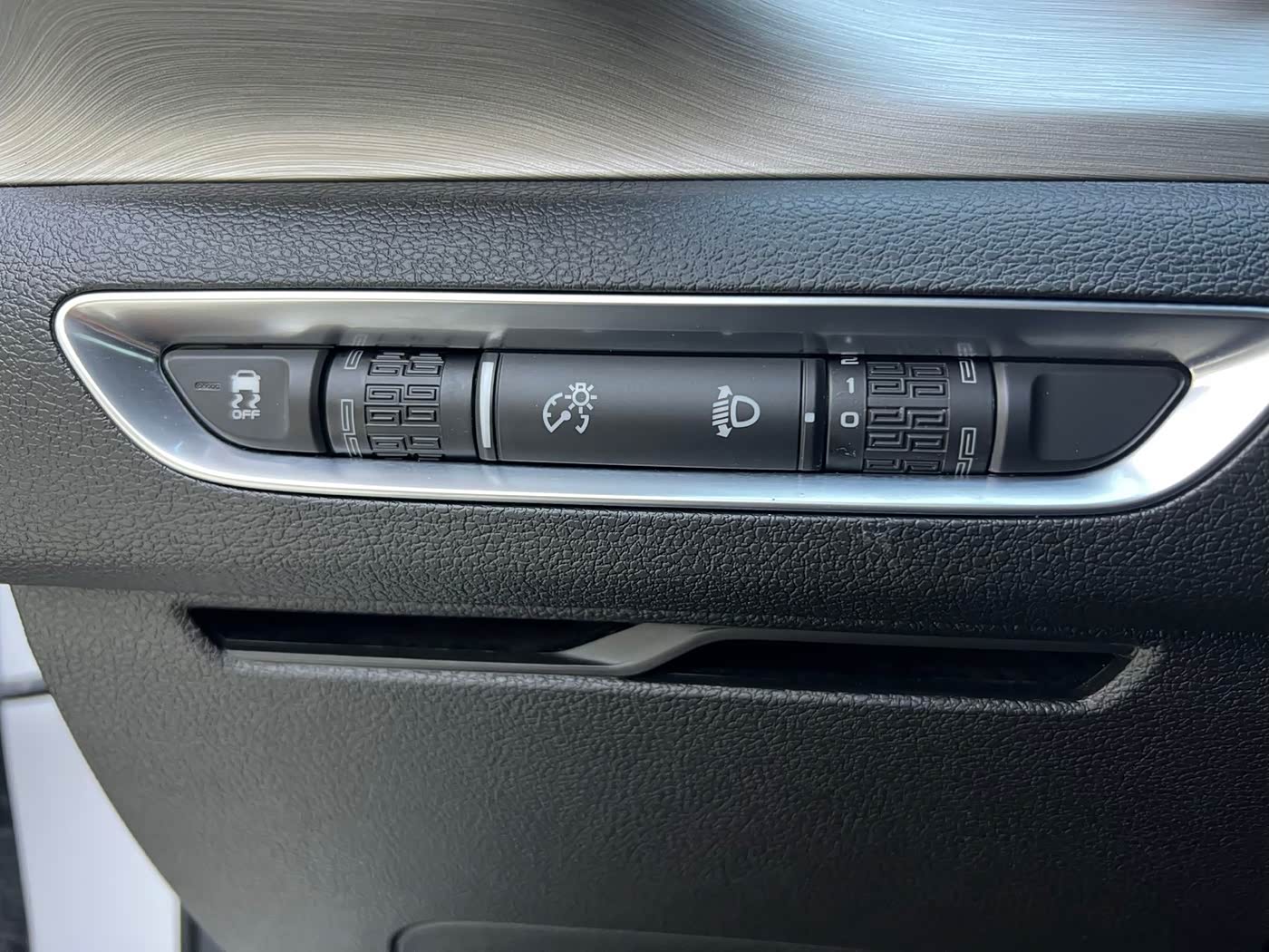 Geely Binyue 1.4 л 2022 г. Белый, пробег 38000 км