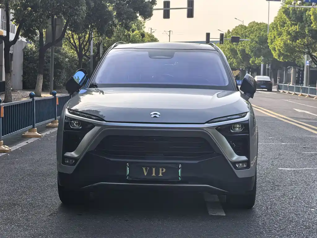 NIO ES8 2018 425KM мест