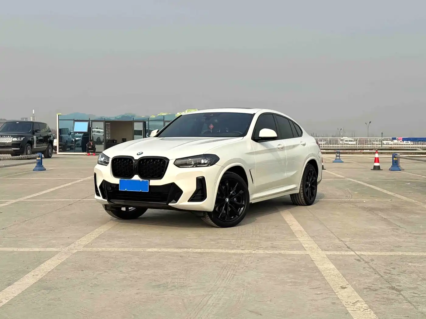 宝马X4 2022款 改款 xDrive 30i M运动曜夜套装 2022