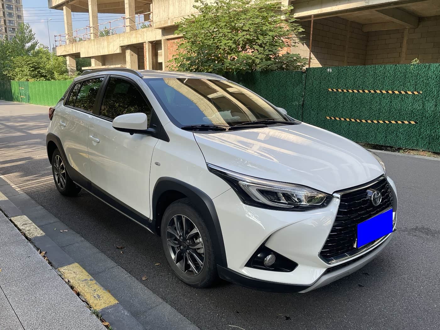 Toyota YARiS L Zhi Xuan 1.5 л 2022 г. Белый, пробег 40000 км
