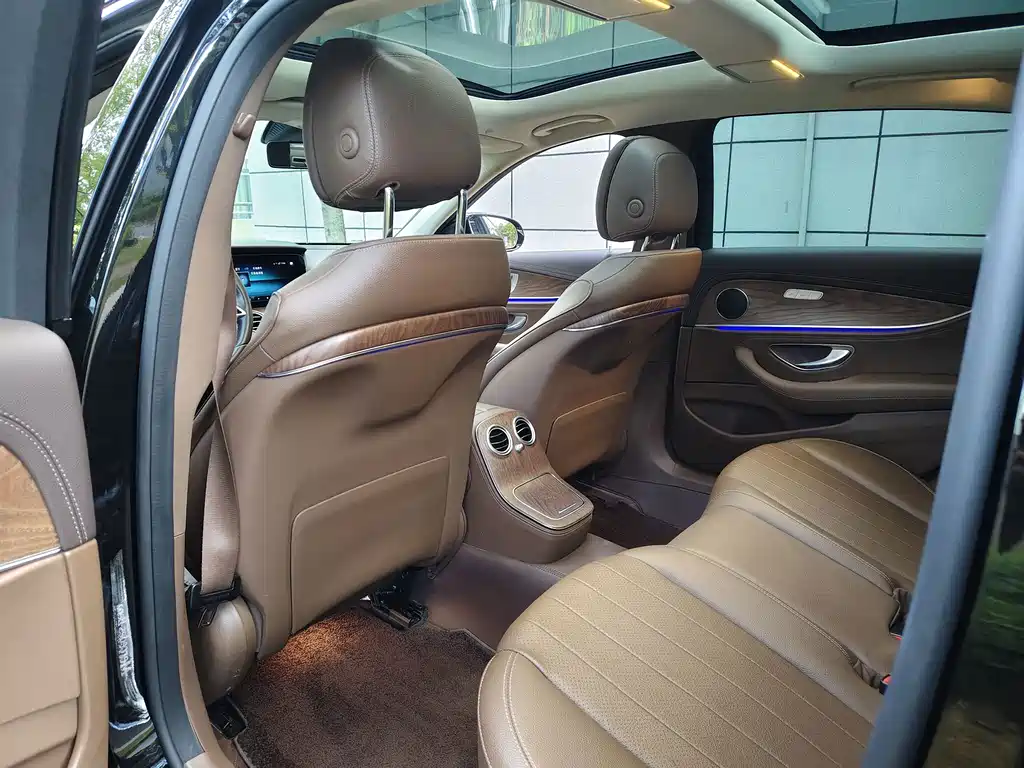Mercedes-Benz E-Class — миниатюра 6