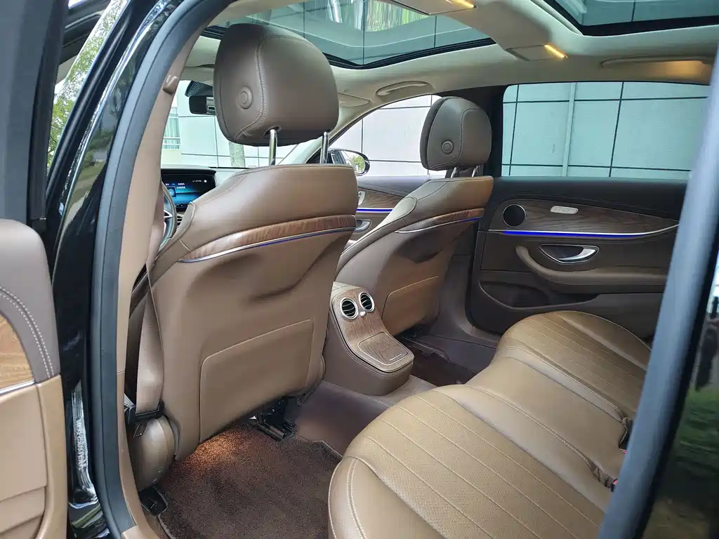 Mercedes-Benz E-Class — миниатюра 7