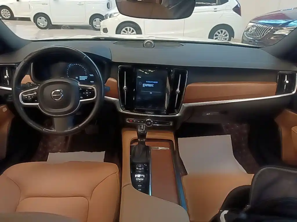Volvo S90 — миниатюра 10