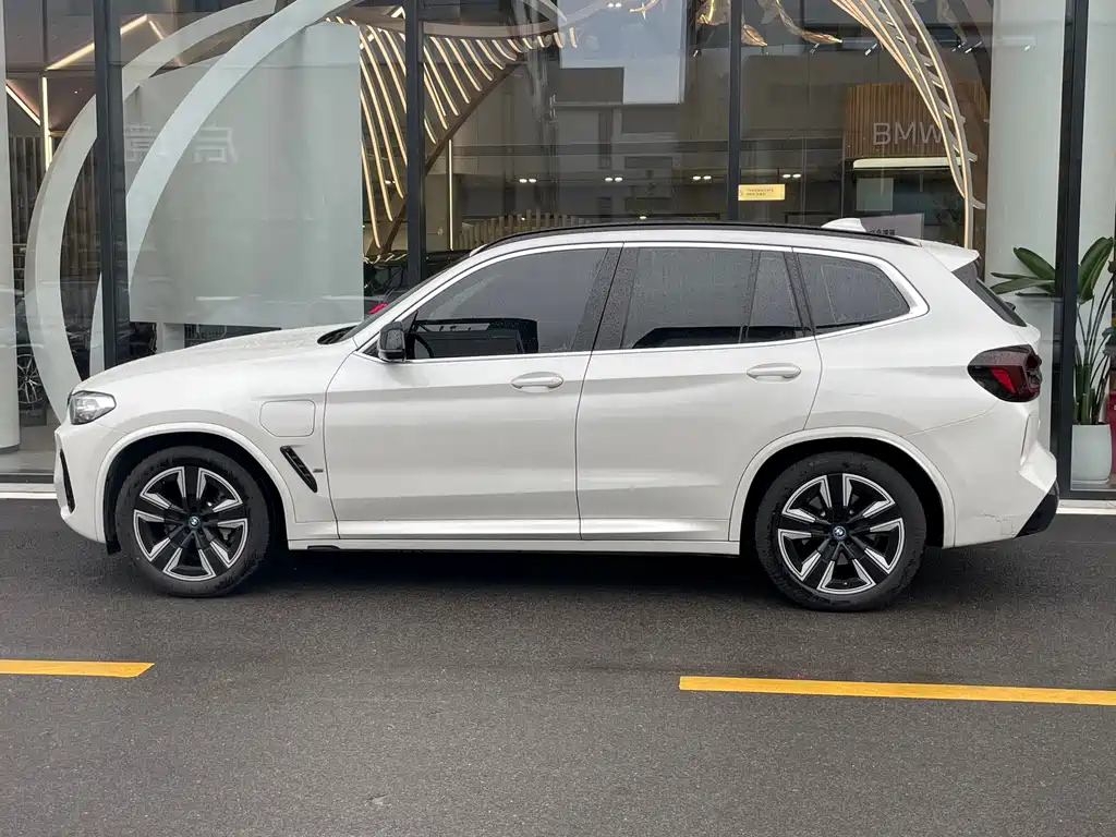 BMW iX3 — миниатюра 4
