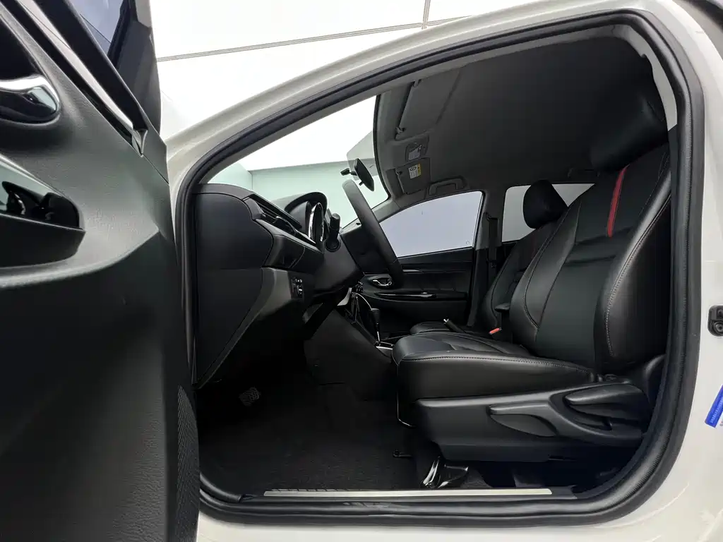 TOYOTA YARIS L ZHIXUAN