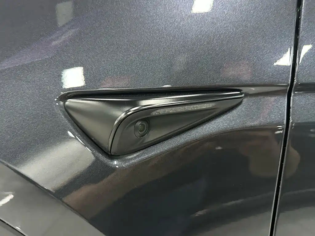 Tesla Model Y — миниатюра 28