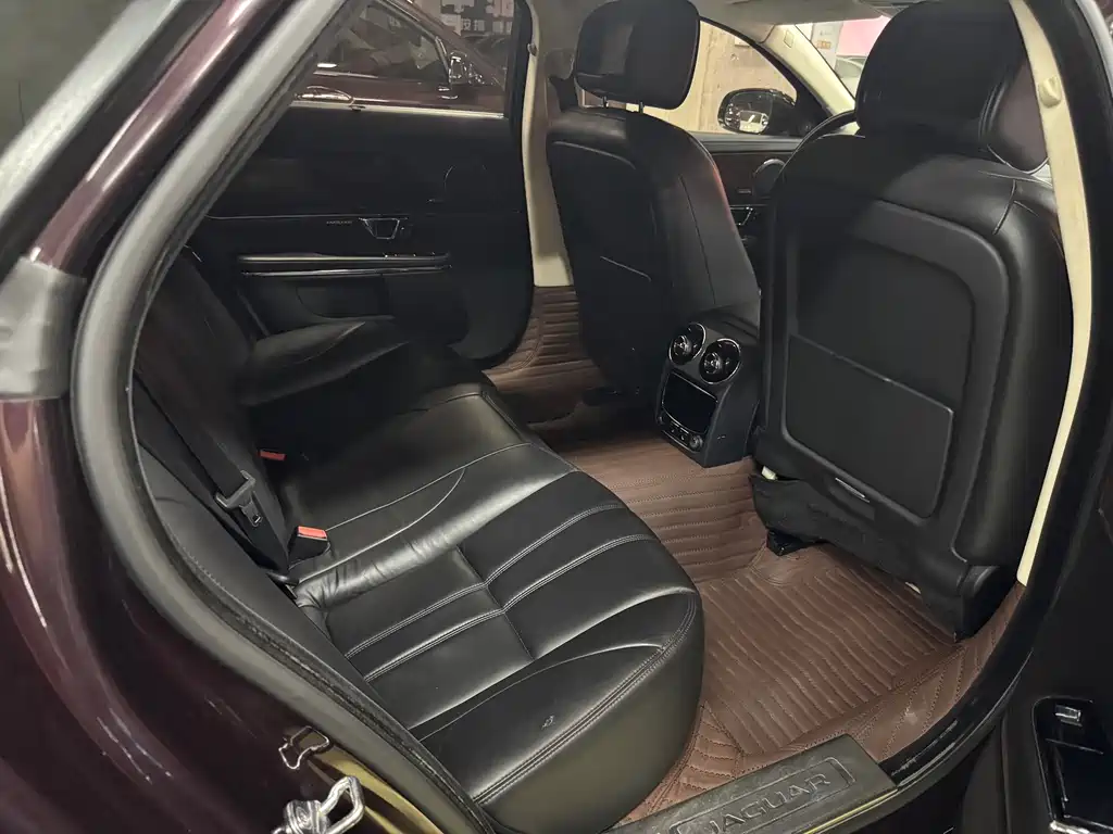 Jaguar XJ — миниатюра 10