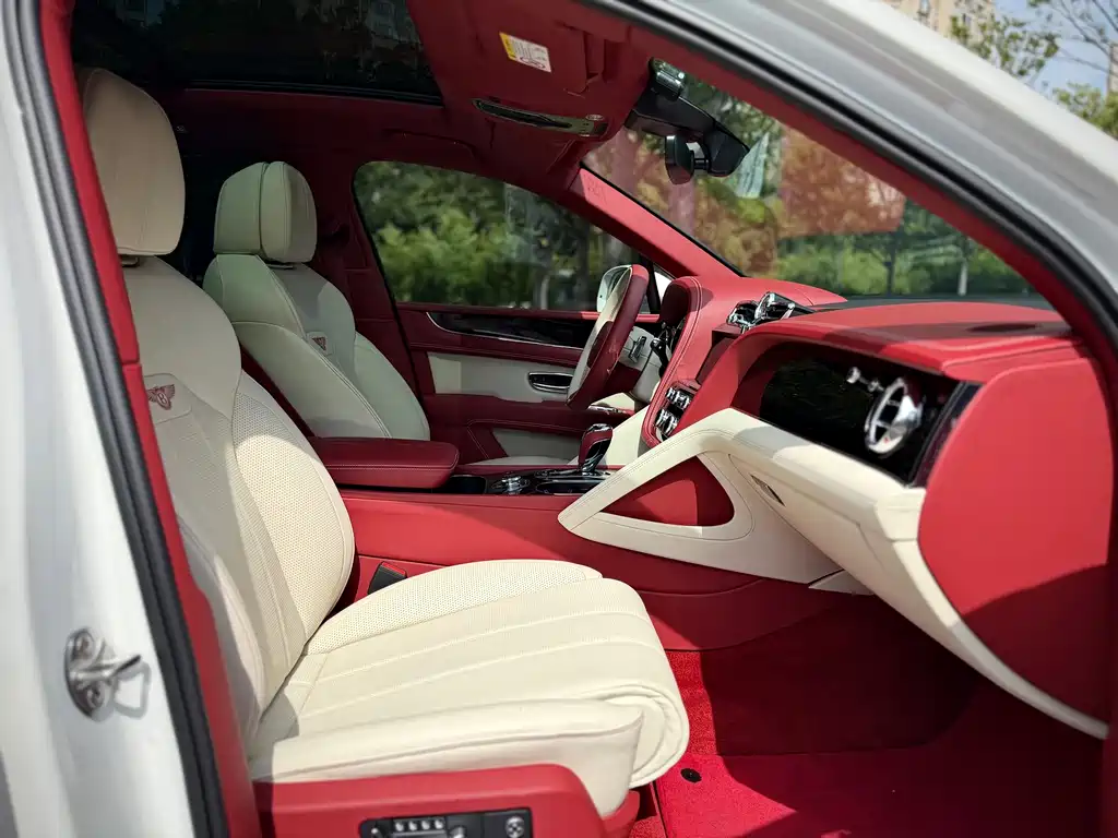 Bentley Bentayga — миниатюра 16