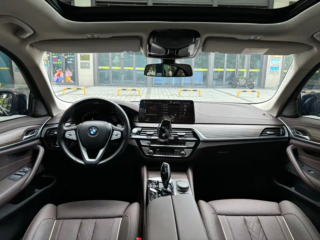 BMW 5 Series — миниатюра 5
