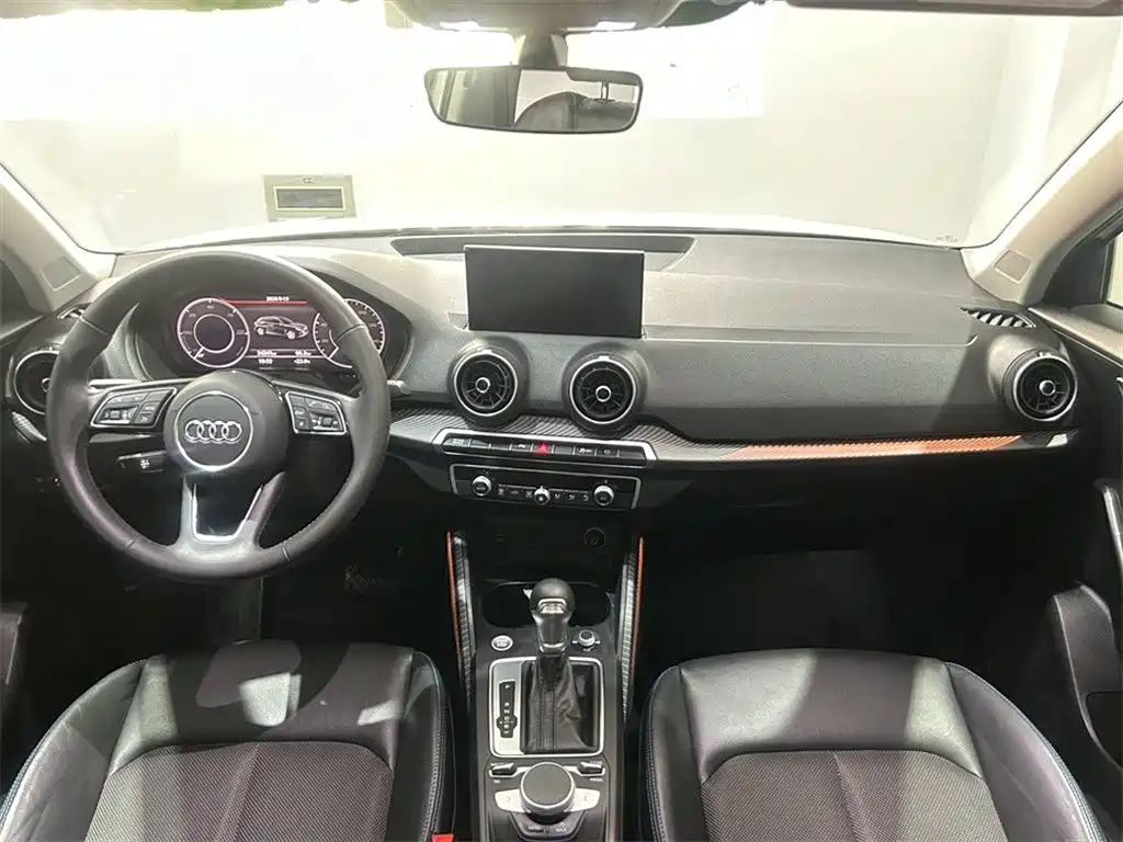 Audi Q2L e-tron — миниатюра 6