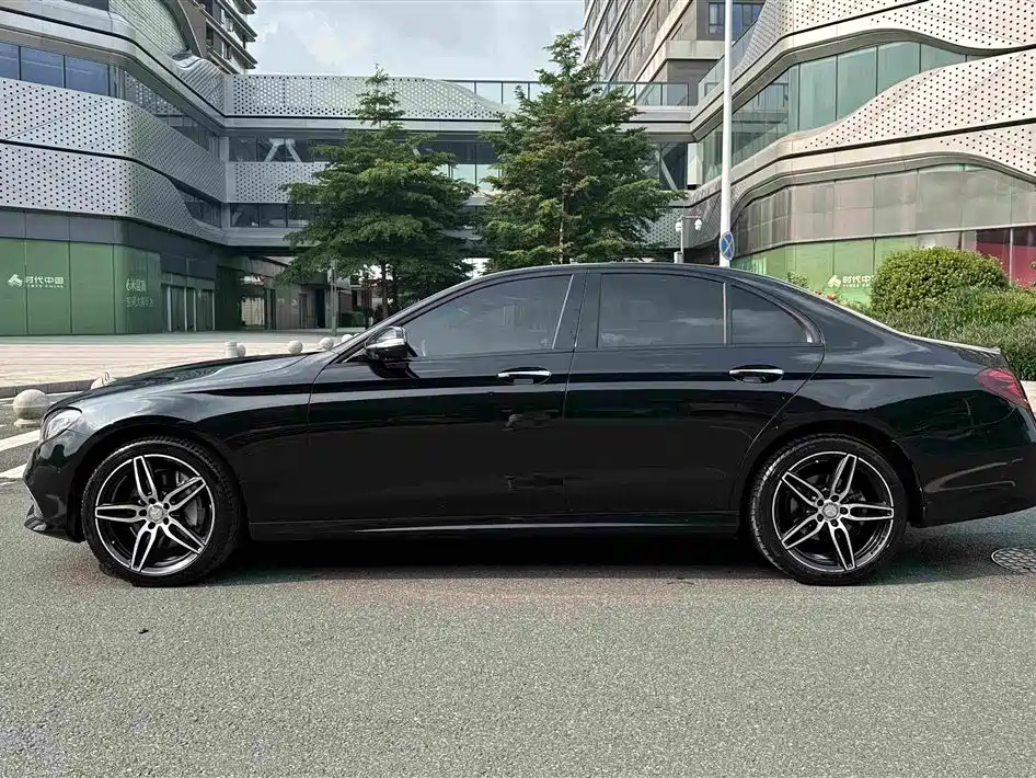 Mercedes-Benz E-Class — миниатюра 10