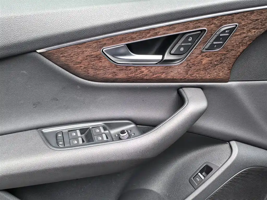 Audi Q7 — миниатюра 15