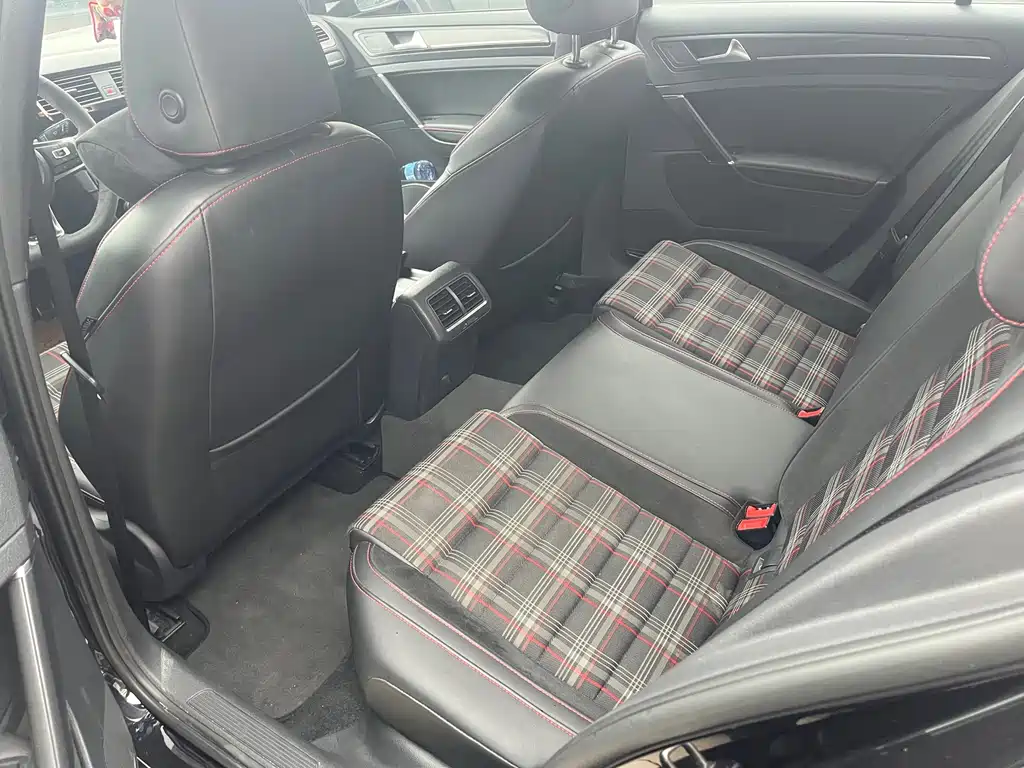 Volkswagen Golf GTI — миниатюра 8