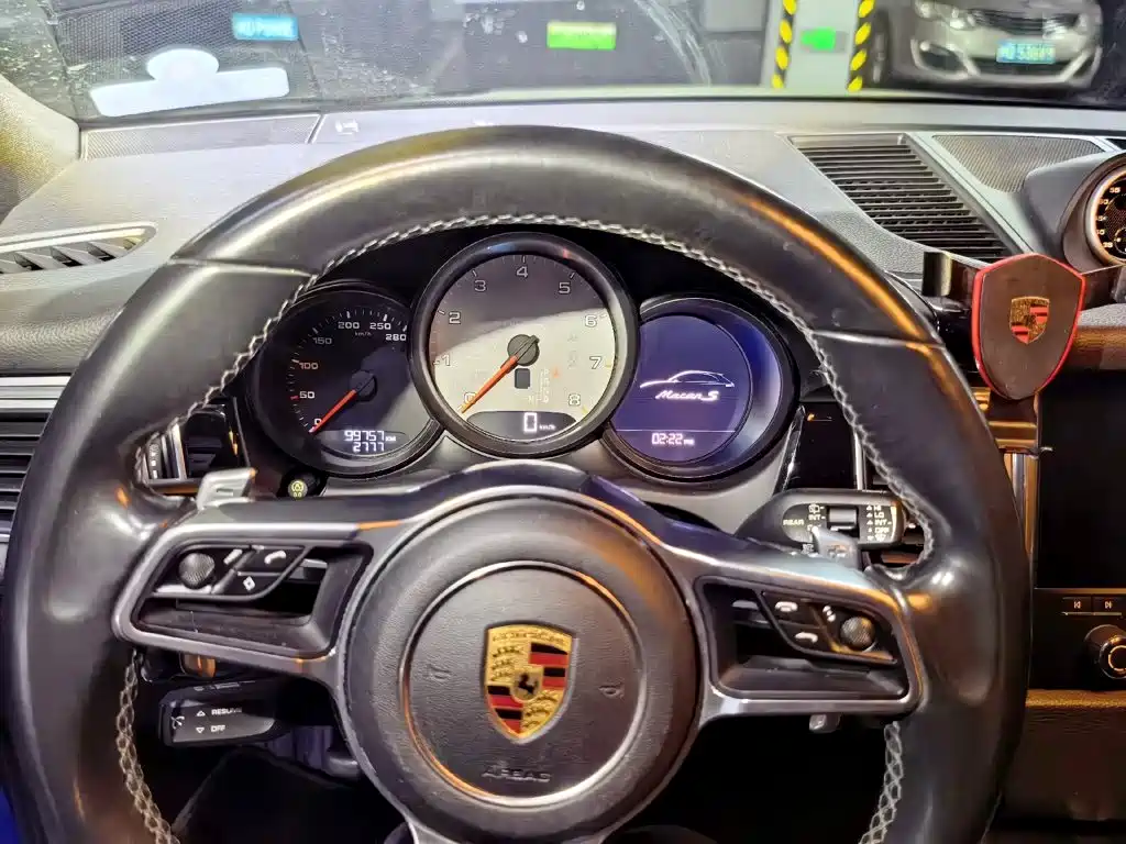Porsche Macan — миниатюра 9