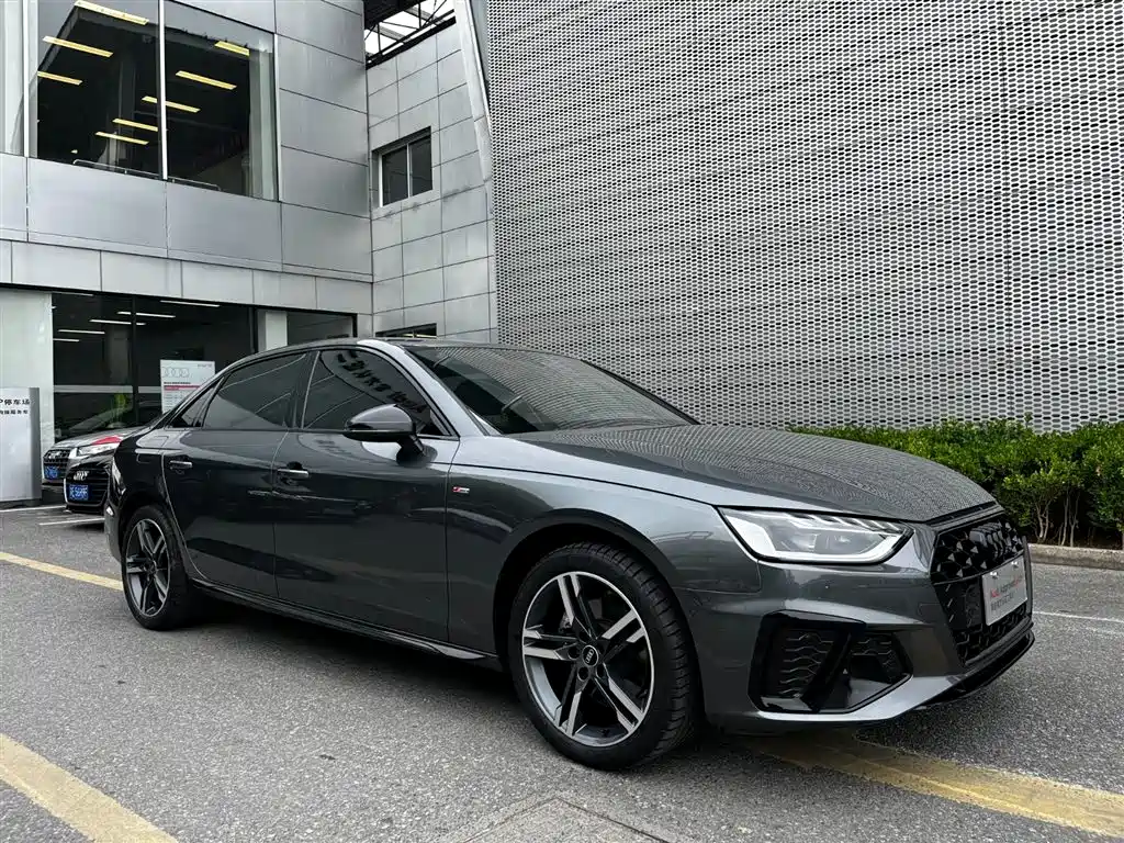 Audi A4L 2022 40 TFSI Luxury
