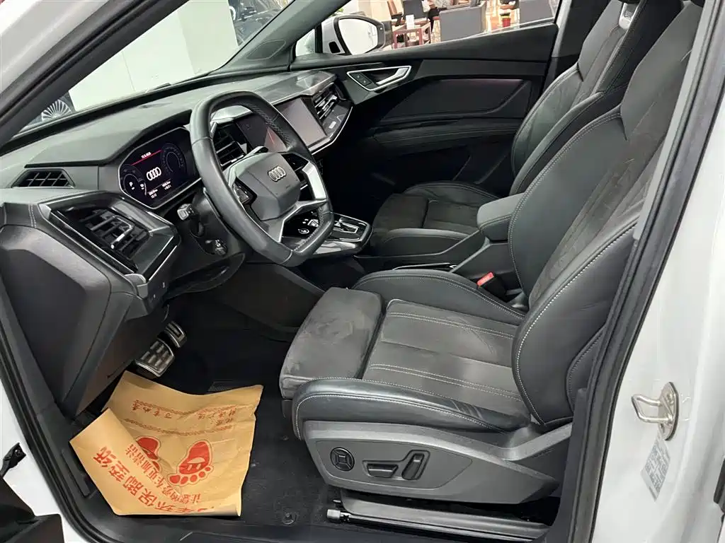 Audi Q4 e-tron — миниатюра 11