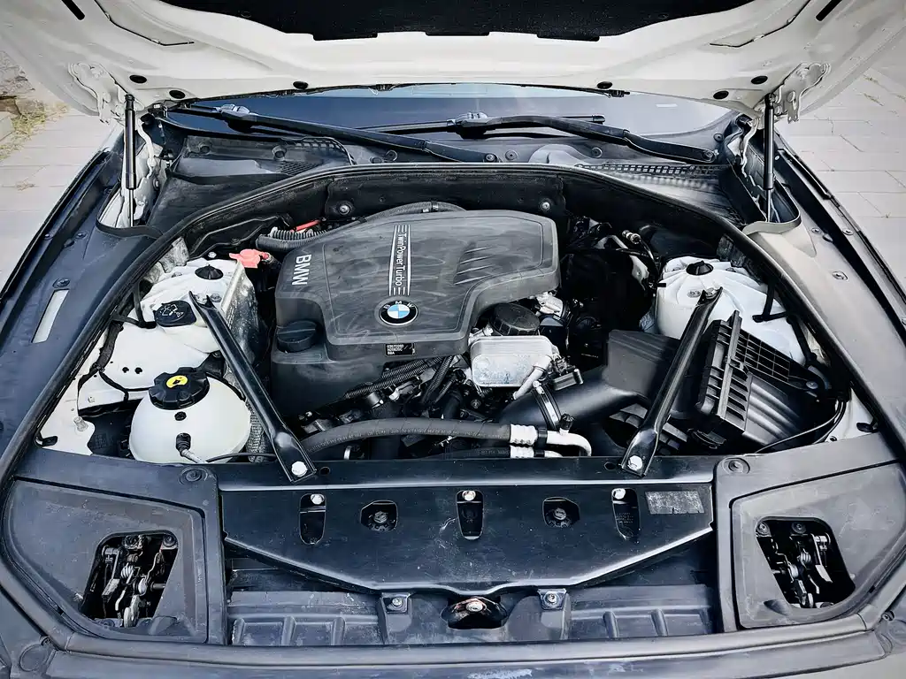 BMW 5 Series — миниатюра 17