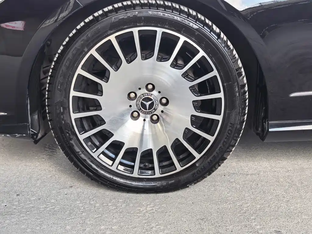 Mercedes-Benz E-Class — миниатюра 12