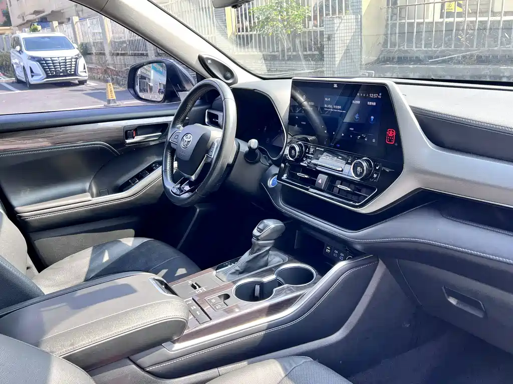 Toyota Highlander — миниатюра 18