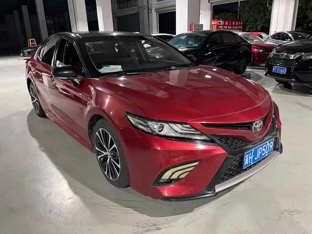 Toyota Camry - фото 5