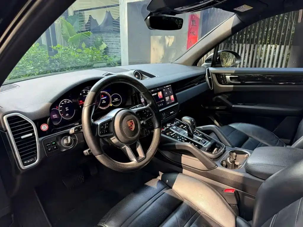 Porsche Cayenne — миниатюра 7