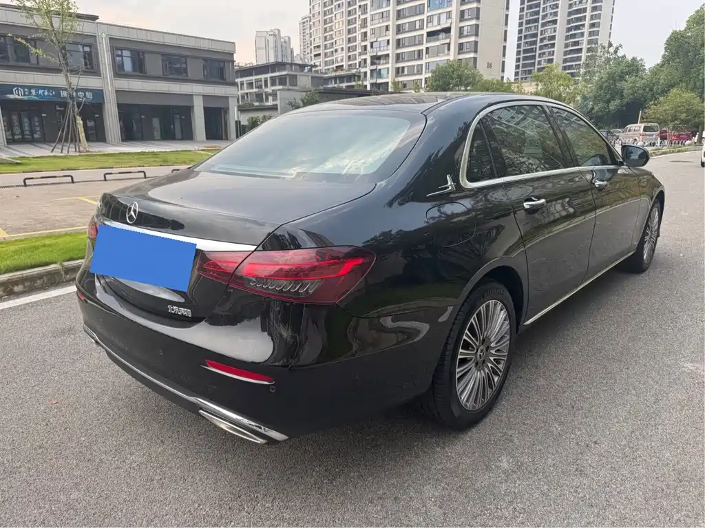 Mercedes-Benz E-Class — миниатюра 4