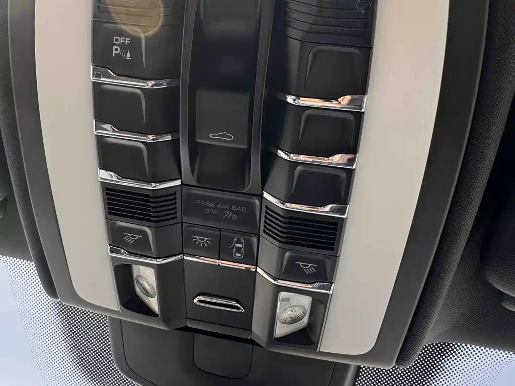Porsche Cayenne Hybrid — миниатюра 25