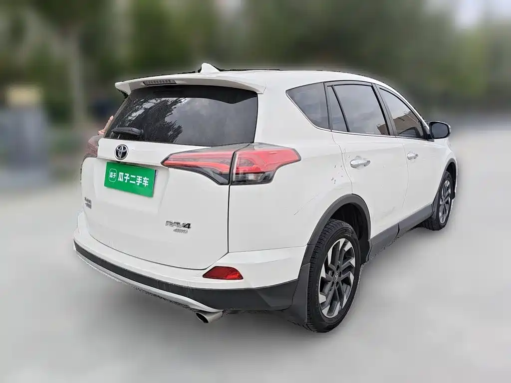 Toyota RAV4 — миниатюра 4