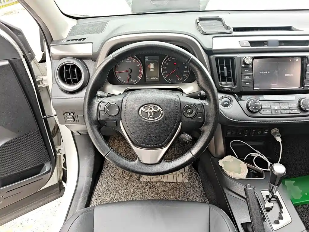 Toyota RAV4 — миниатюра 6