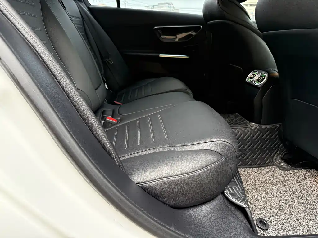 Mercedes-Benz C-Class — миниатюра 19