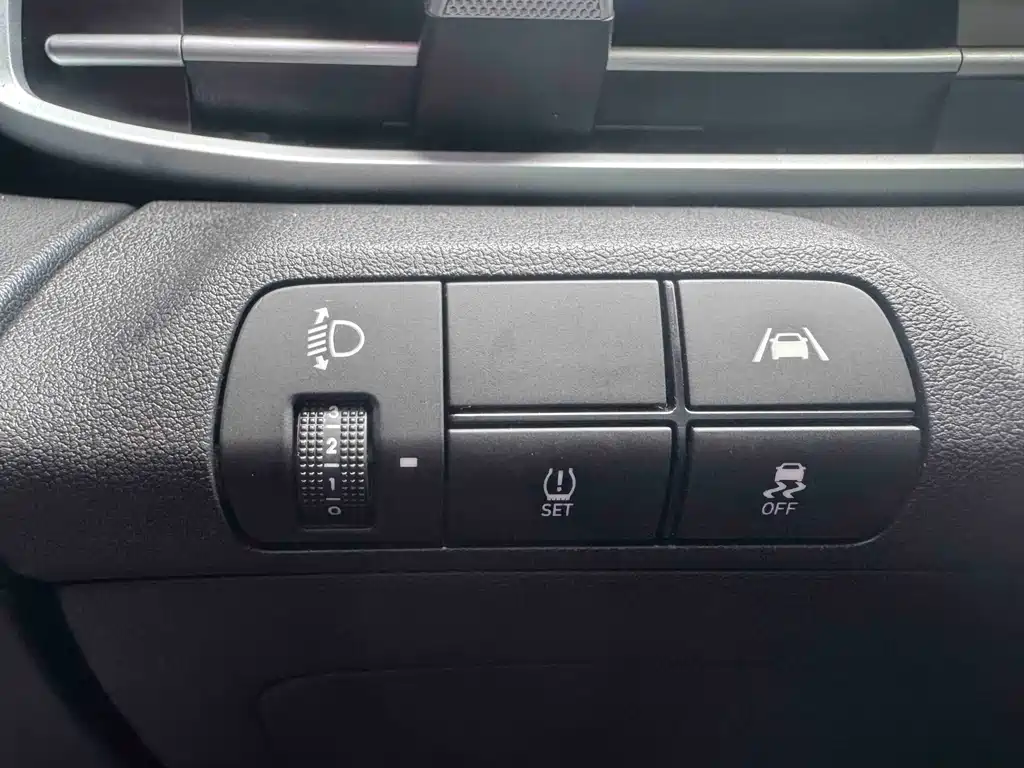 Hyundai Elantra — миниатюра 11