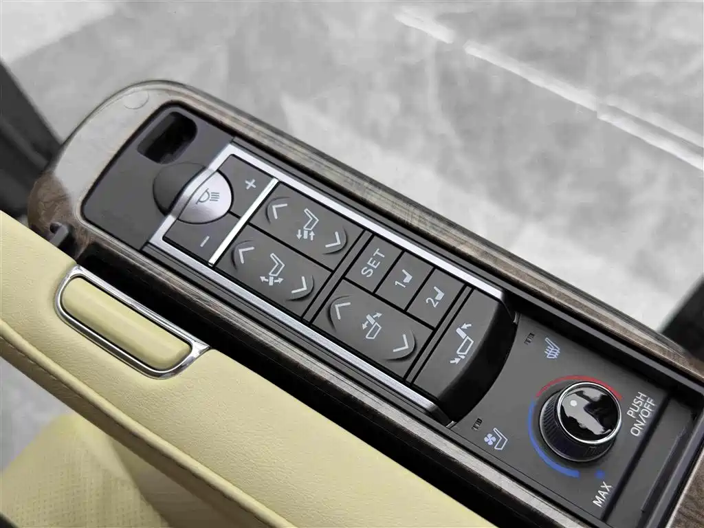 Toyota Vellfire — миниатюра 13