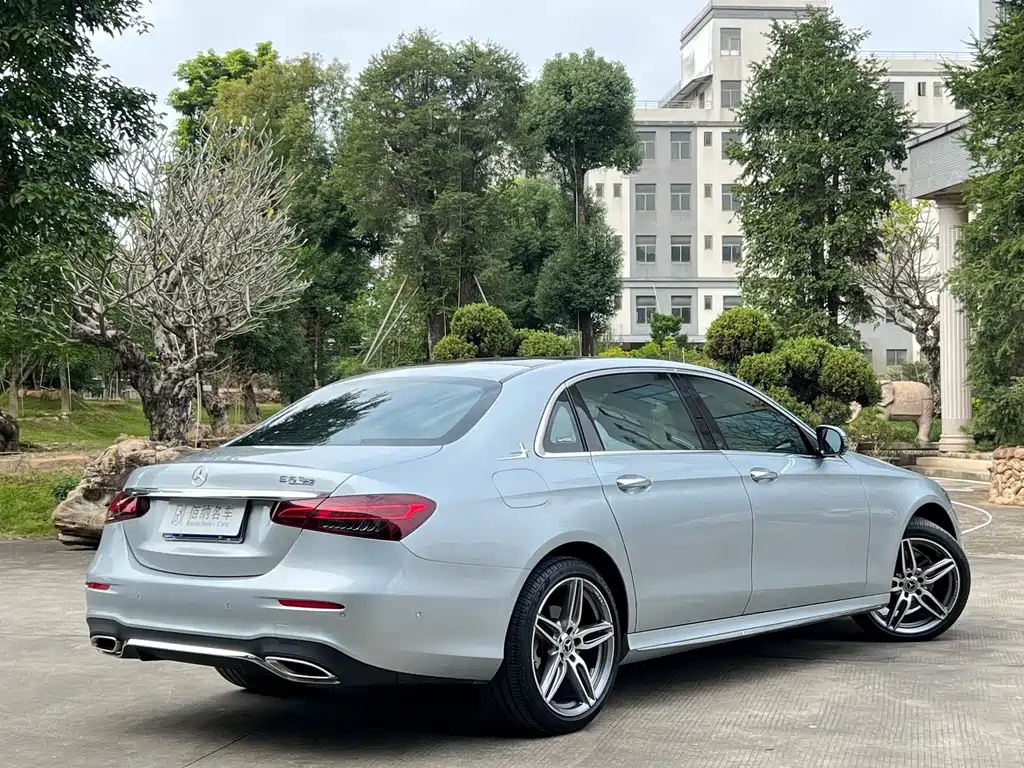 Mercedes-Benz E-Class — миниатюра 9