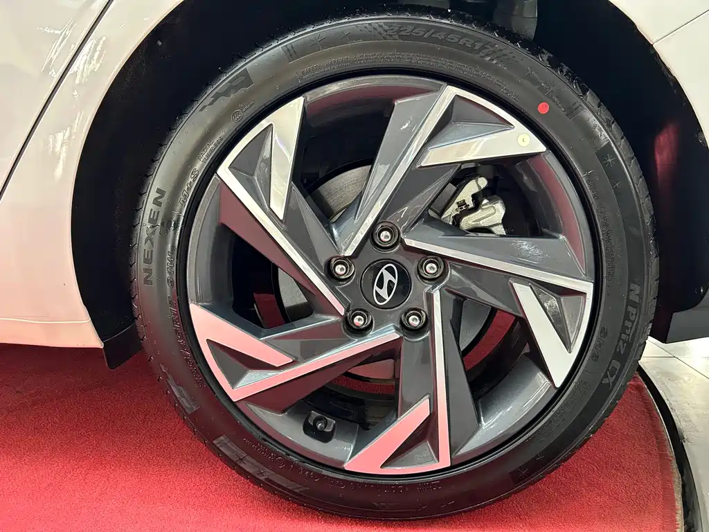 Hyundai Elantra — миниатюра 37