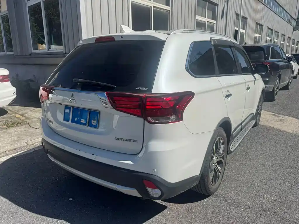 Mitsubishi Outlander — миниатюра 5