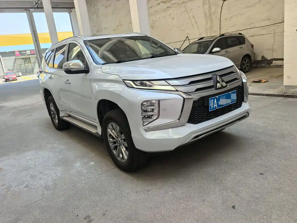 Mitsubishi Pajero Sport (Import) — миниатюра 3