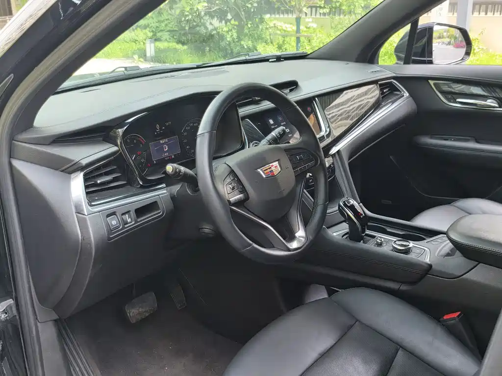 Cadillac XT6 2021 2.0T мест