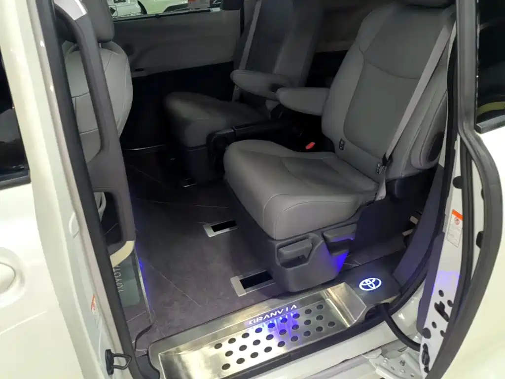 Toyota Granvia — миниатюра 17