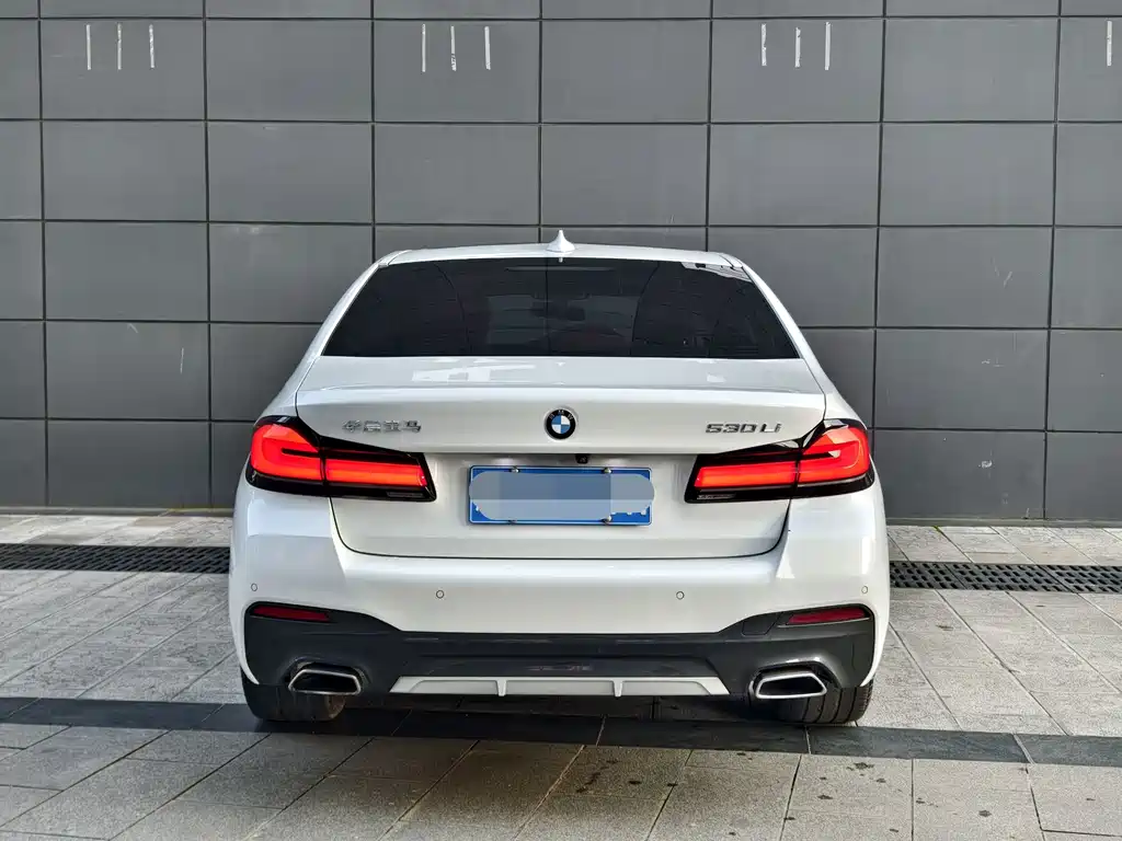 BMW 5 Series — миниатюра 7
