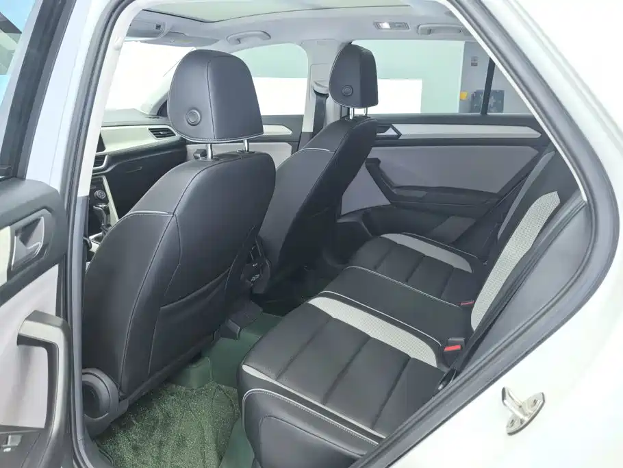Volkswagen T-Roc — миниатюра 11