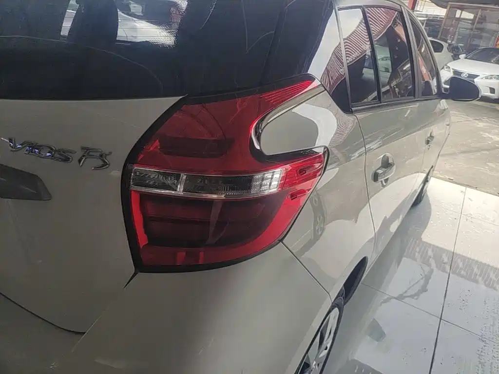 Toyota Vios FS — миниатюра 8