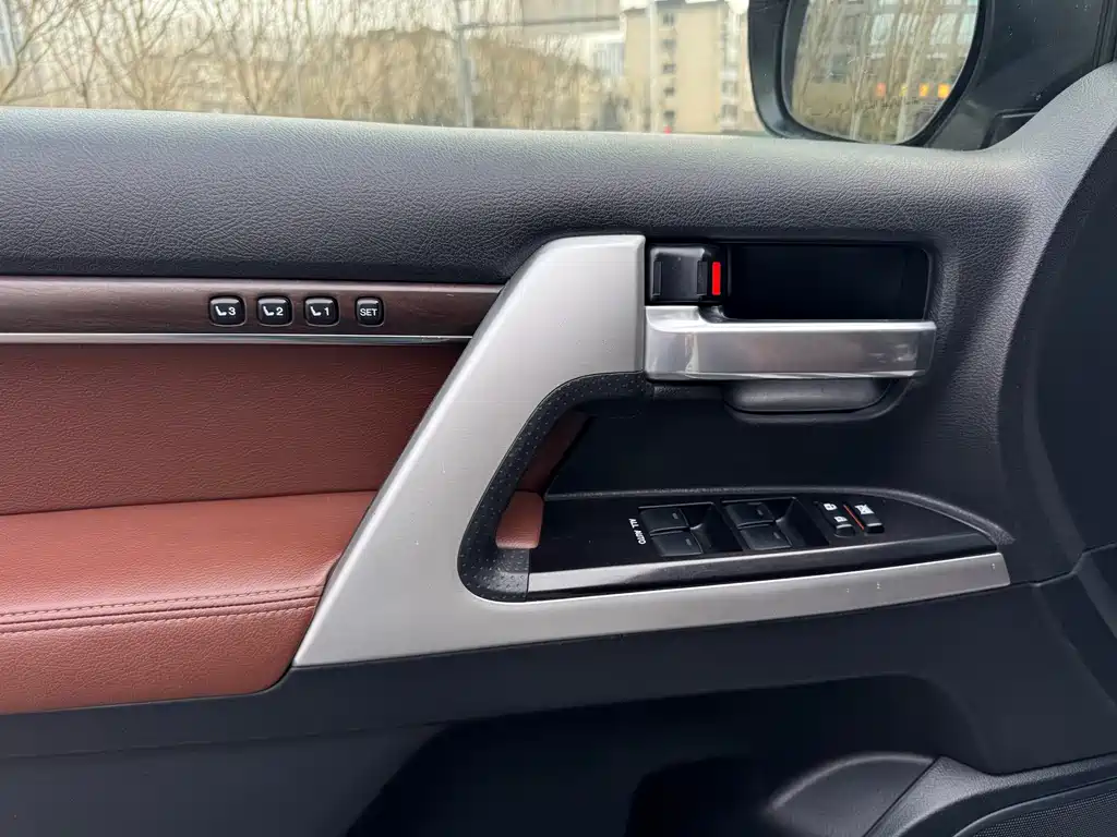 Toyota Land Cruiser 2017 5.7L