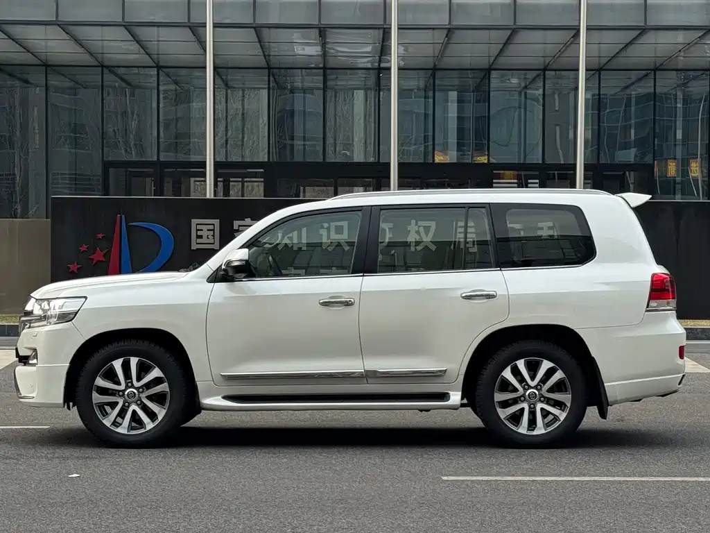 Toyota Land Cruiser 2017 5.7L