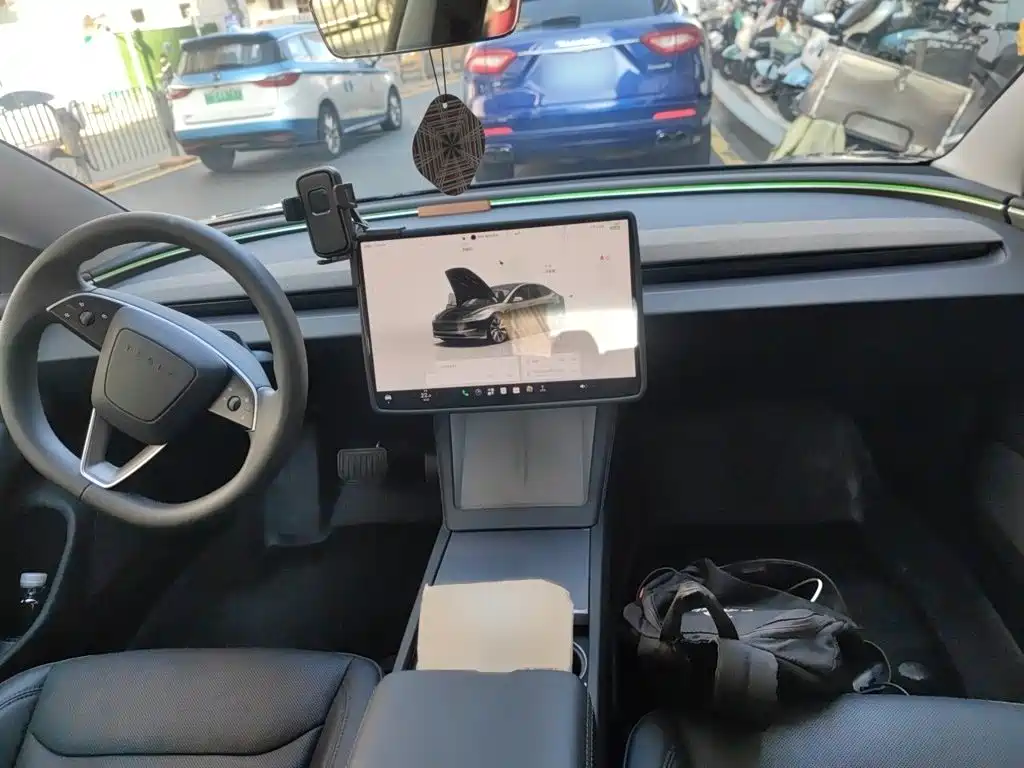 Tesla Model 3 — миниатюра 13
