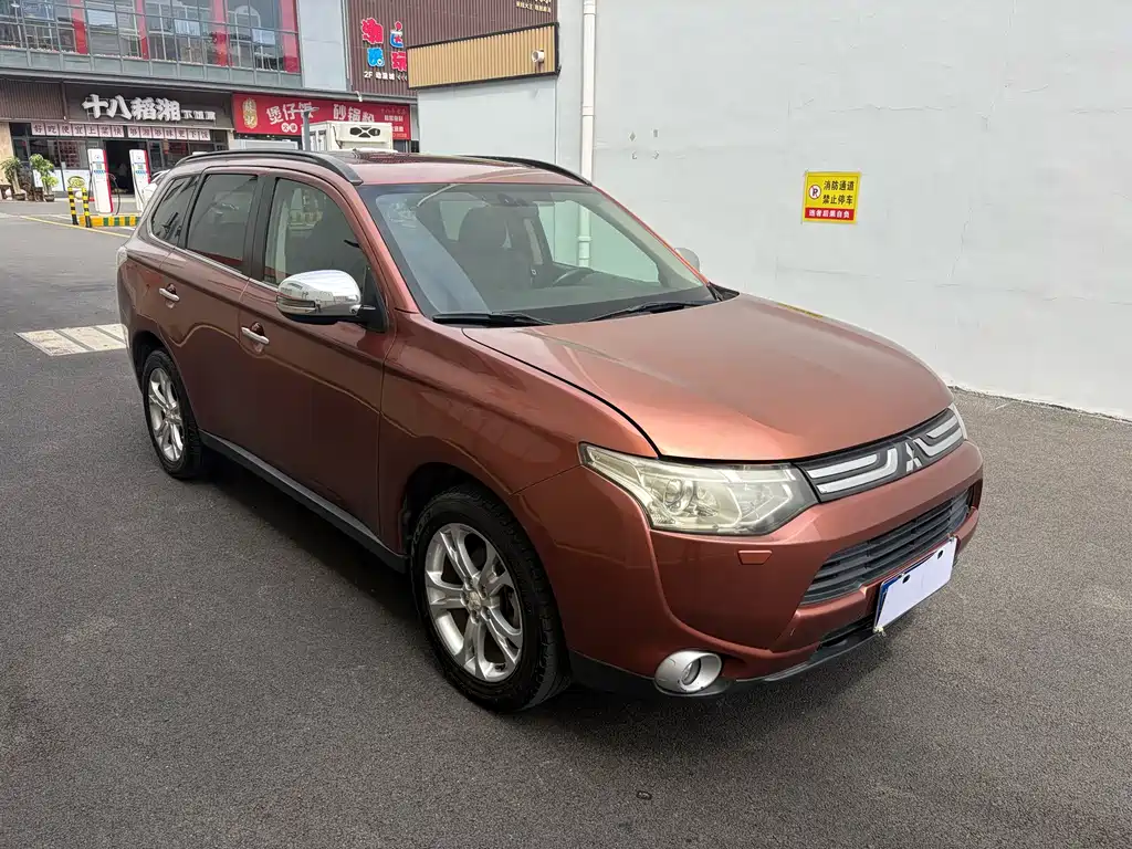 Mitsubishi Outlander (Import) — миниатюра 3