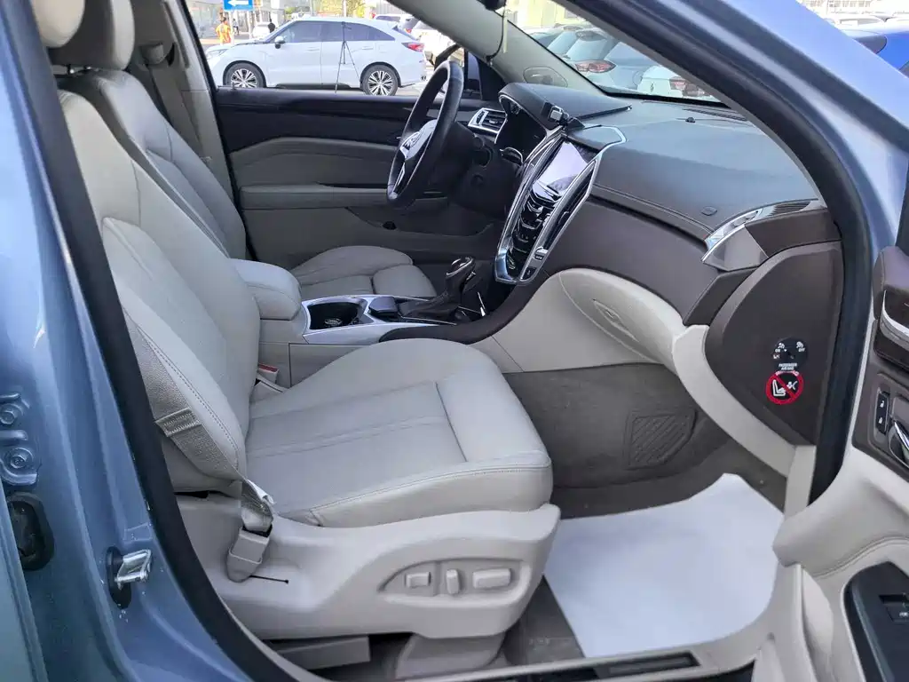 Cadillac SRX — миниатюра 7