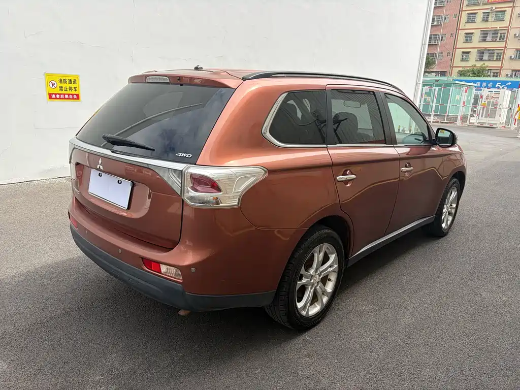 Mitsubishi Outlander (Import) — миниатюра 9