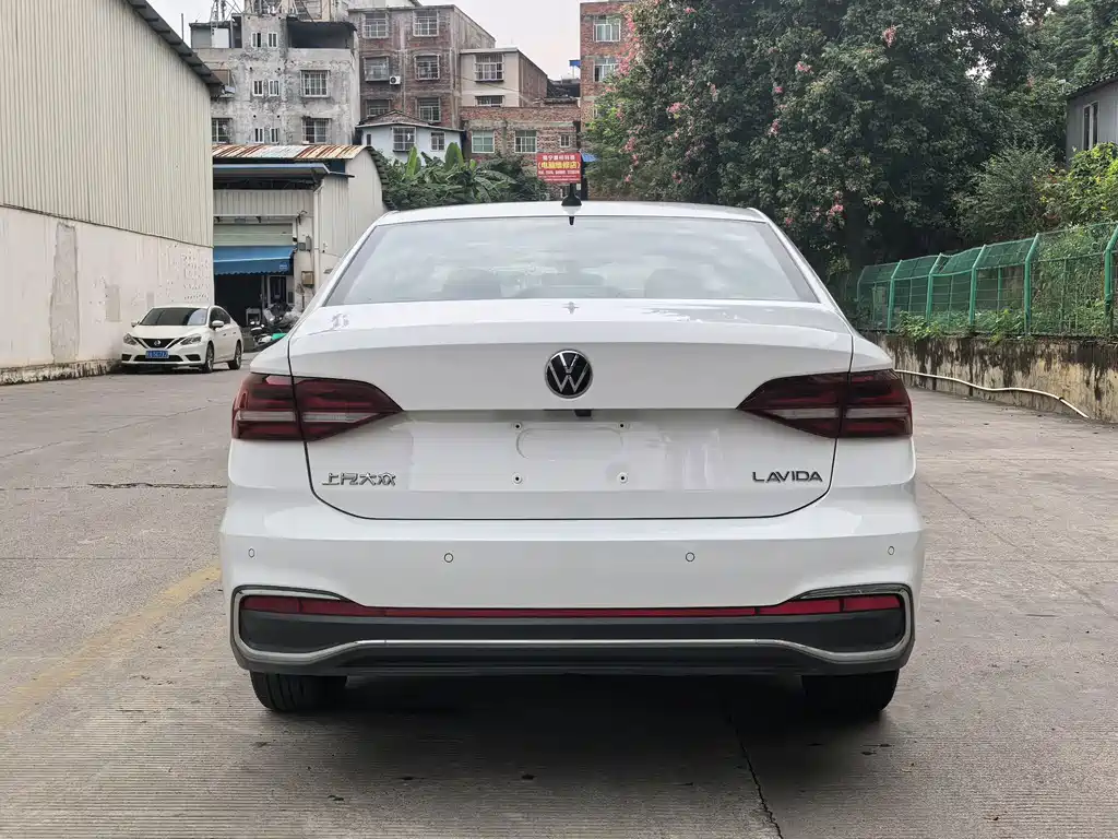 Volkswagen Lavida — миниатюра 5