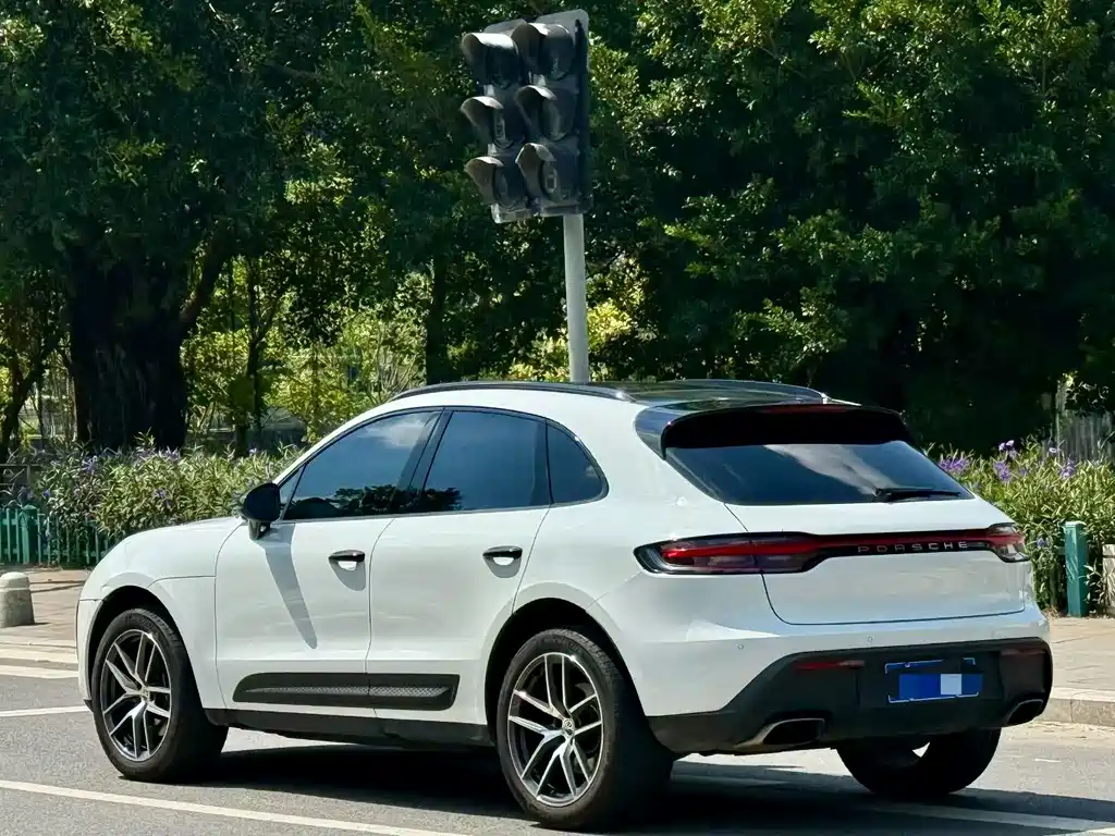 Porsche Macan — миниатюра 3